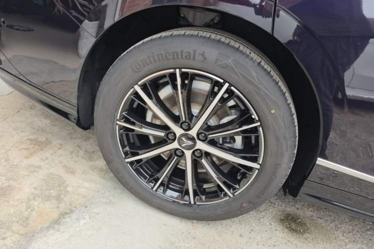 Used VOYAH PASSION 2024 PHEV Four-Wheel Drive Ultra-Long Range Executive Edition Right Rear Wheel Hub