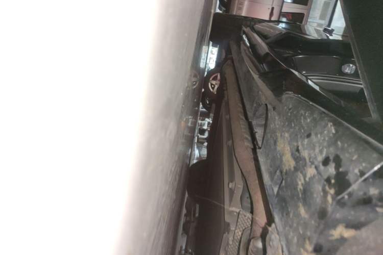 Used VOYAH PASSION 2024 PHEV Four-Wheel Drive Ultra-Long Range Flagship Model Right Side Sill