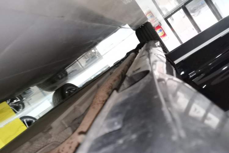 Used VOYAH PASSION 2024 PHEV Four-Wheel Drive Ultra-Long Range Flagship Model Right Side Sill
