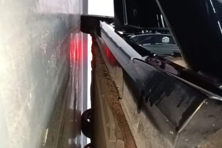 Used VOYAH PASSION 2024 PHEV Four-Wheel Drive Ultra-Long Range Flagship Model Right Side Sill