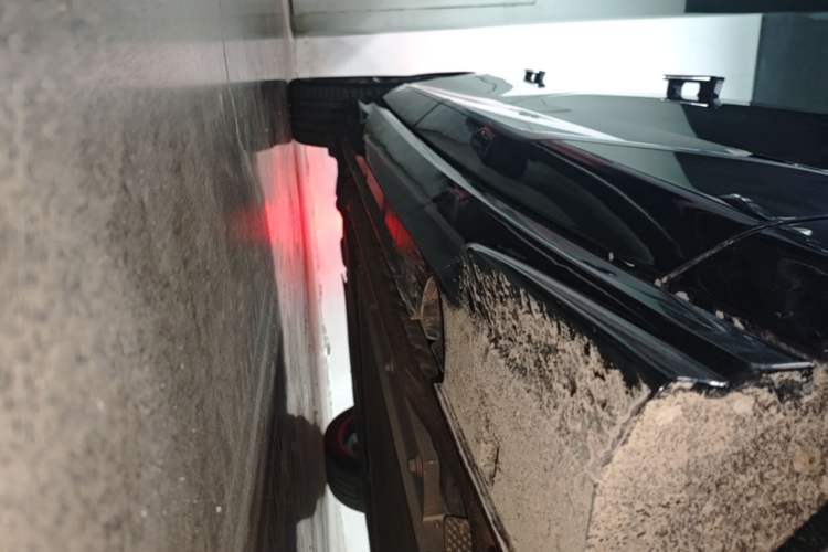 Used VOYAH PASSION 2024 PHEV Four-Wheel Drive Ultra-Long Range Flagship Model Right Side Sill