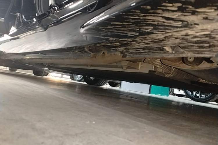 Used VOYAH PASSION 2024 PHEV Four-Wheel Drive Ultra-Long Range Flagship Model Right Side Sill