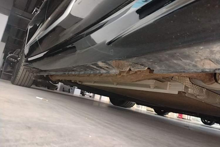 Used VOYAH PASSION 2024 PHEV Four-Wheel Drive Ultra-Long Range Flagship Model Right Side Sill