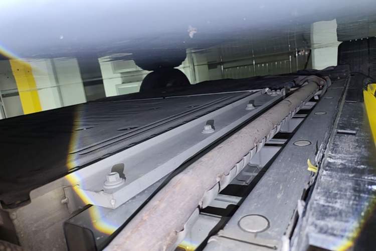 Used VOYAH PASSION 2024 PHEV Four-Wheel Drive Ultra-Long Range Executive Edition Right Side Sill