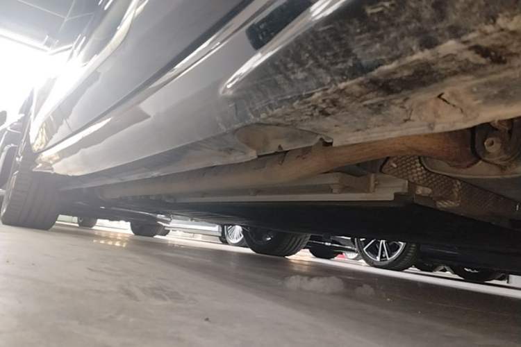 Used VOYAH PASSION 2024 PHEV Four-Wheel Drive Ultra-Long Range Flagship Model Right Side Sill