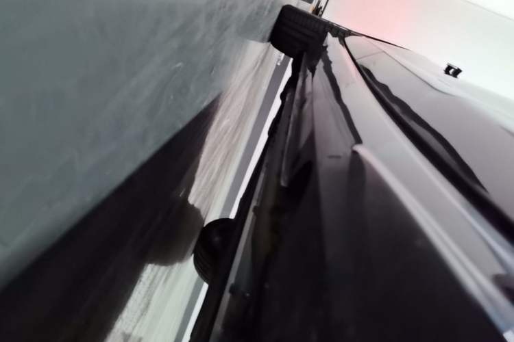 Used VOYAH PASSION 2024 PHEV Four-Wheel Drive Ultra-Long Range Flagship Model Right Side Sill