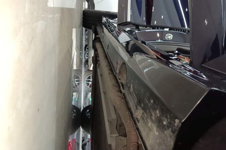 Used VOYAH PASSION 2024 PHEV Four-Wheel Drive Ultra-Long Range Flagship Model Right Side Sill