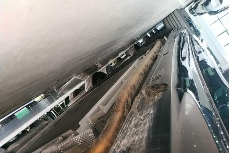 Used VOYAH PASSION 2024 PHEV Four-Wheel Drive Ultra-Long Range Executive Edition Right Side Sill