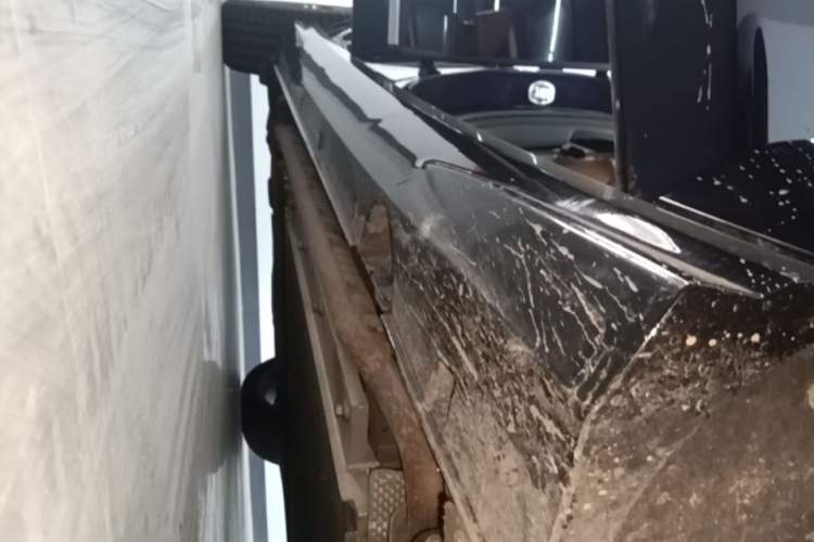 Used VOYAH PASSION 2024 PHEV Four-Wheel Drive Ultra-Long Range Flagship Model Right Side Sill