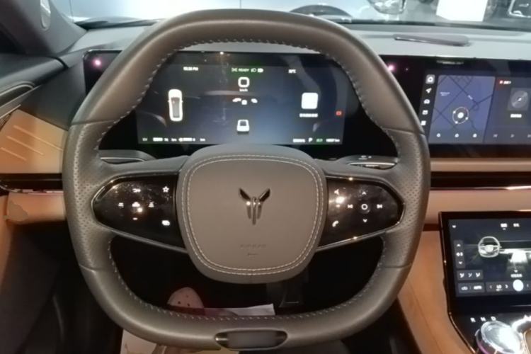 Used VOYAH PASSION 2024 PHEV Four-Wheel Drive Ultra-Long Range Flagship Model Steering Wheel