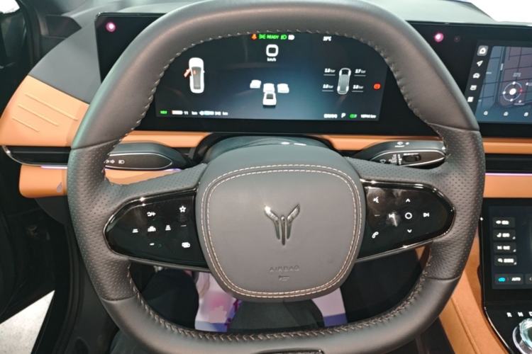 Used VOYAH PASSION 2024 PHEV Four-Wheel Drive Ultra-Long Range Flagship Model Steering Wheel