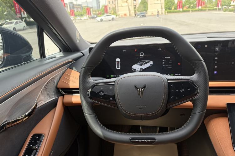 Used VOYAH PASSION 2024 PHEV Four-Wheel Drive Ultra-Long Range Flagship Model Steering Wheel