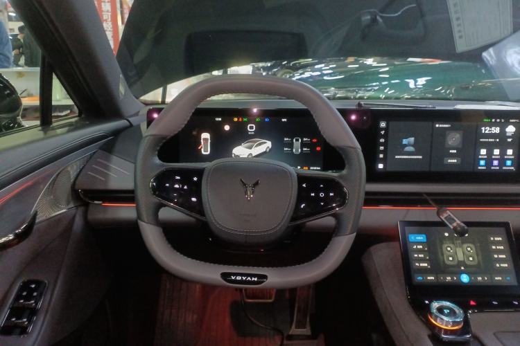 Used VOYAH PASSION 2024 PHEV Four-Wheel Drive Ultra-Long Range Flagship Model Steering Wheel