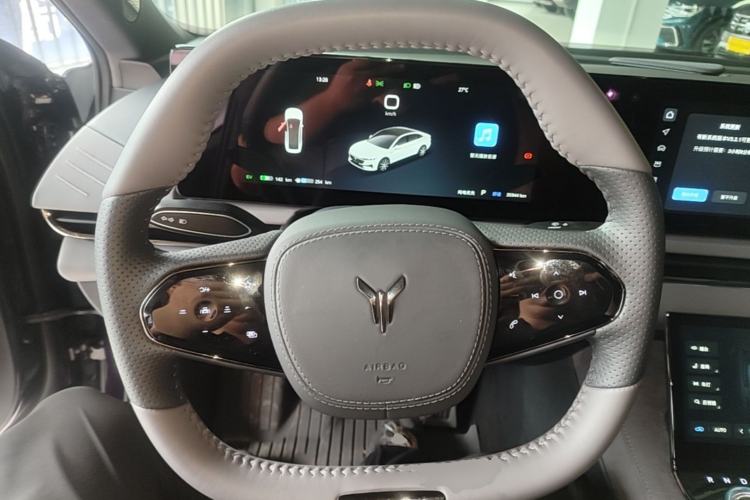 Used VOYAH PASSION 2024 PHEV Four-Wheel Drive Ultra-Long Range Flagship Model Steering Wheel