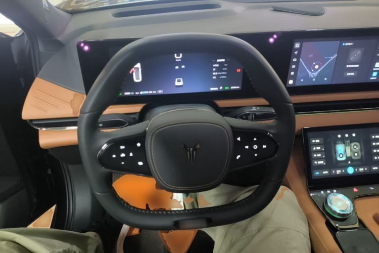 Used VOYAH PASSION 2024 PHEV Four-Wheel Drive Ultra-Long Range Flagship Model Steering Wheel