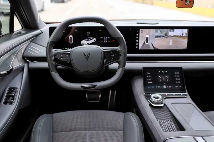 Used VOYAH PASSION 2024 PHEV Four-Wheel Drive Ultra-Long Range Flagship Model Steering Wheel