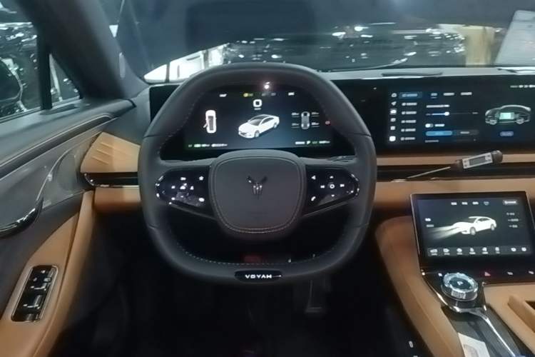 Used VOYAH PASSION 2024 PHEV Four-Wheel Drive Ultra-Long Range Flagship Model Steering Wheel