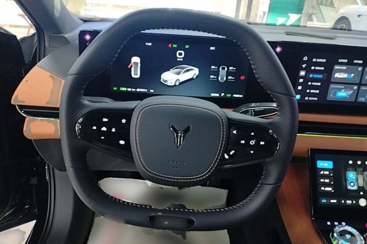 Used VOYAH PASSION 2024 PHEV Four-Wheel Drive Ultra-Long Range Flagship Model Steering Wheel