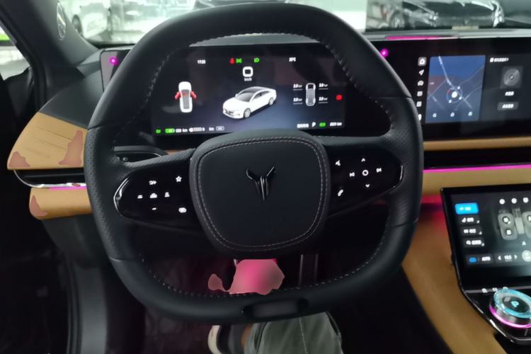 Used VOYAH PASSION 2024 PHEV Four-Wheel Drive Ultra-Long Range Flagship Model Steering Wheel