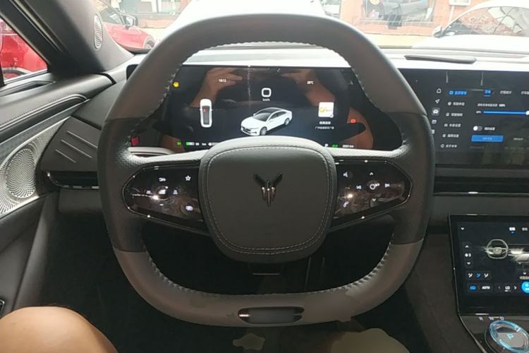 Used VOYAH PASSION 2024 PHEV Four-Wheel Drive Ultra-Long Range Executive Edition Steering Wheel