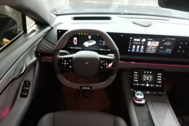 Used VOYAH PASSION 2024 PHEV Four-Wheel Drive Ultra-Long Range Flagship Model Steering Wheel