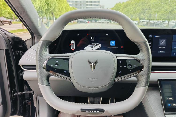 Used VOYAH PASSION 2024 PHEV Four-Wheel Drive Ultra-Long Range Flagship Model Steering Wheel