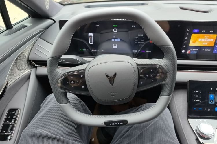 Used VOYAH PASSION 2024 PHEV Four-Wheel Drive Ultra-Long Range Executive Edition Steering Wheel