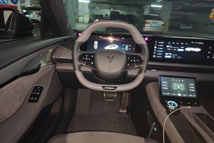 Used VOYAH PASSION 2024 PHEV Four-Wheel Drive Ultra-Long Range Executive Edition Steering Wheel
