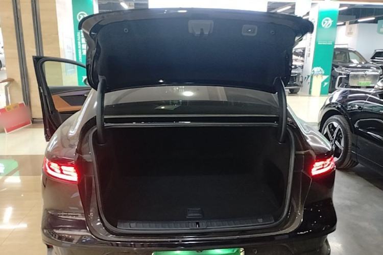 Used VOYAH PASSION 2024 PHEV Four-Wheel Drive Ultra-Long Range Flagship Model Trunk