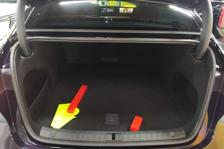 Used VOYAH PASSION 2024 PHEV Four-Wheel Drive Ultra-Long Range Executive Edition Trunk