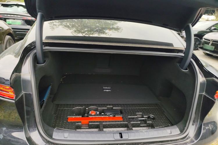 Used VOYAH PASSION 2024 PHEV Four-Wheel Drive Ultra-Long Range Executive Edition Trunk
