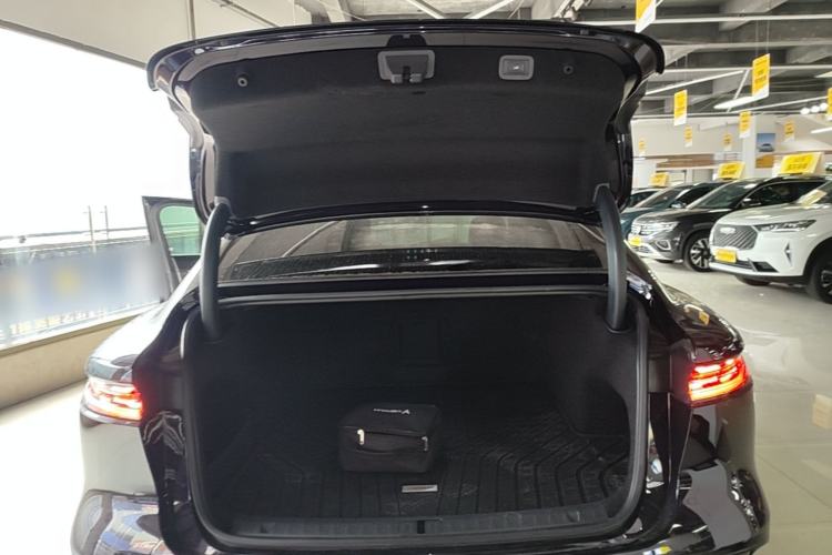 Used VOYAH PASSION 2024 PHEV Four-Wheel Drive Ultra-Long Range Flagship Model Trunk