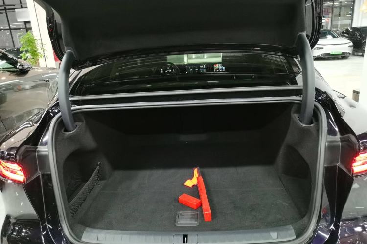 Used VOYAH PASSION 2024 PHEV Four-Wheel Drive Ultra-Long Range Flagship Model Trunk