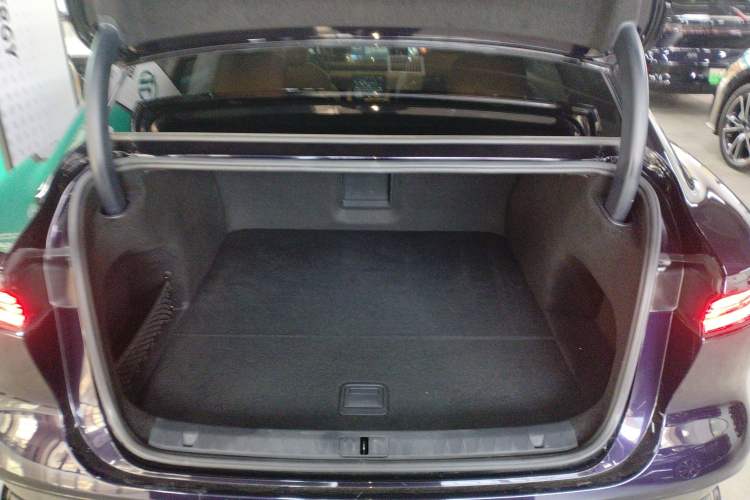 Used VOYAH PASSION 2024 PHEV Four-Wheel Drive Ultra-Long Range Flagship Model Trunk