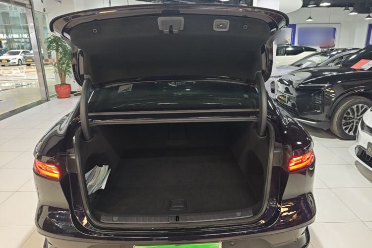 Used VOYAH PASSION 2024 PHEV Four-Wheel Drive Ultra-Long Range Executive Edition Trunk