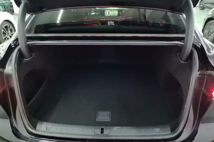 Used VOYAH PASSION 2024 PHEV Four-Wheel Drive Ultra-Long Range Flagship Model Trunk