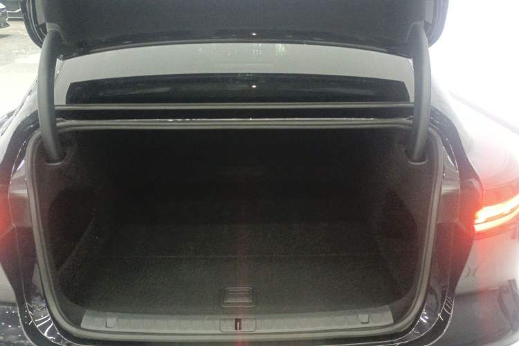 Used VOYAH PASSION 2024 PHEV Four-Wheel Drive Ultra-Long Range Flagship Model Trunk