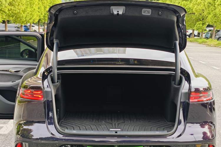 Used VOYAH PASSION 2024 PHEV Four-Wheel Drive Ultra-Long Range Flagship Model Trunk