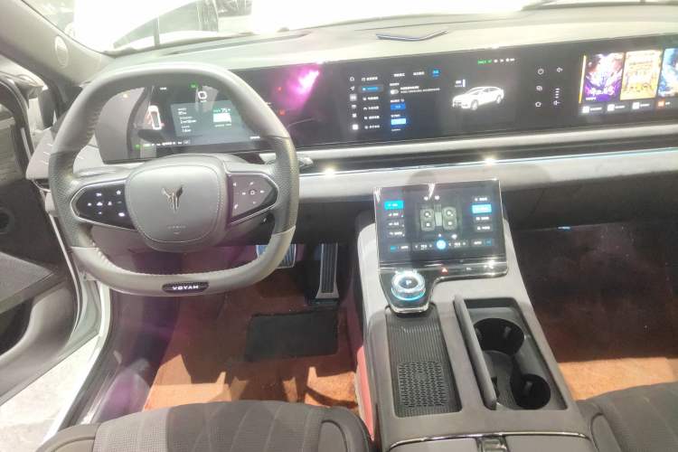 Used VOYAH PASSION 2024 PHEV Four-Wheel Drive Ultra-Long Range Flagship Model Audio And AC Panel