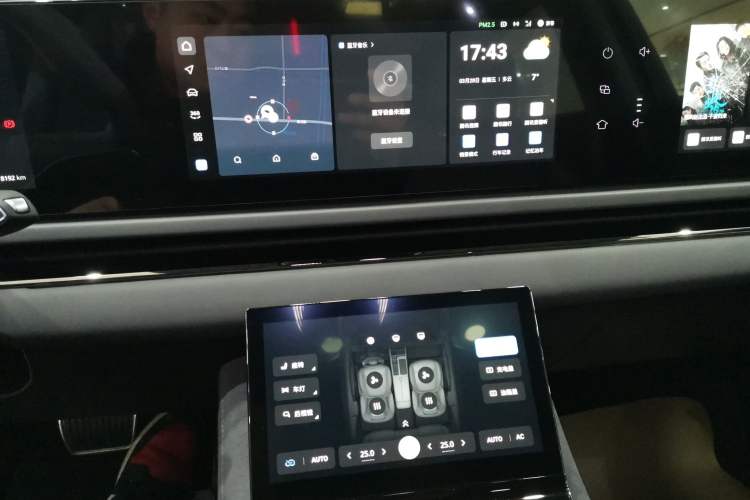 Used VOYAH PASSION 2024 PHEV Four-Wheel Drive Ultra-Long Range Executive Edition Audio And AC Panel