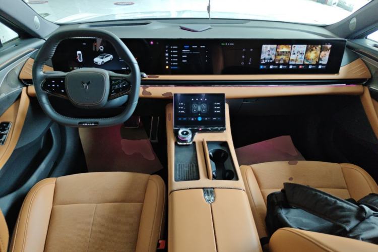Used VOYAH PASSION 2024 PHEV Four-Wheel Drive Ultra-Long Range Executive Edition Center Console