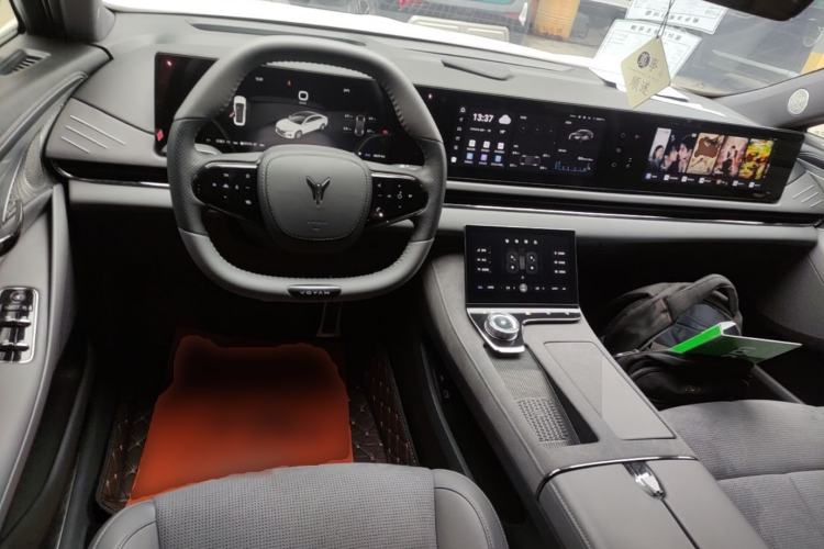 Used VOYAH PASSION 2024 PHEV Four-Wheel Drive Ultra-Long Range Executive Edition Center Console