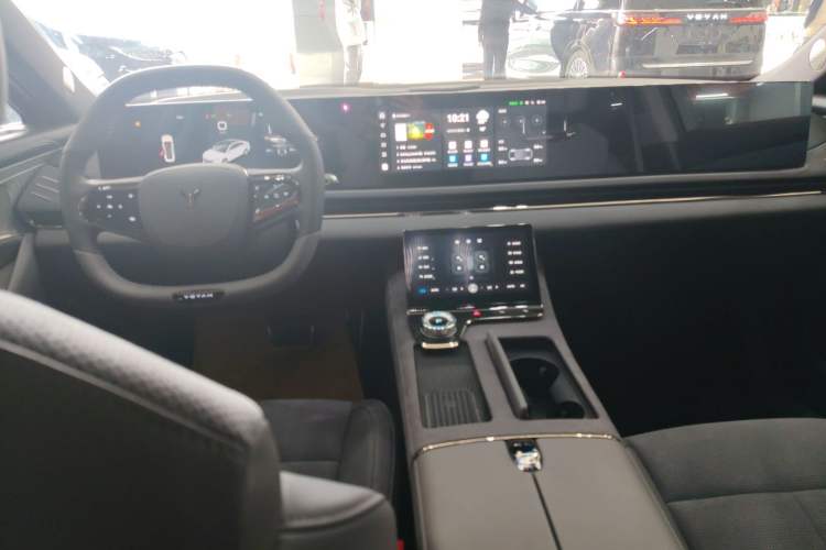 Used VOYAH PASSION 2024 PHEV Four-Wheel Drive Ultra-Long Range Flagship Model Center Console
