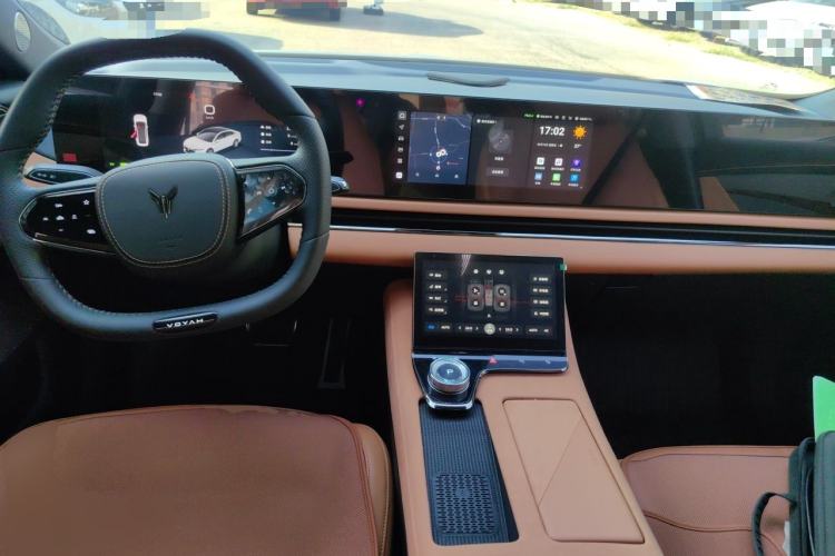 Used VOYAH PASSION 2024 PHEV Four-Wheel Drive Ultra-Long Range Flagship Model Center Console