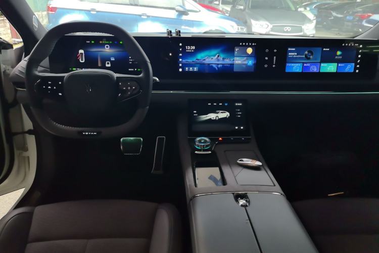 Used VOYAH PASSION 2024 PHEV Four-Wheel Drive Ultra-Long Range Executive Edition Center Console