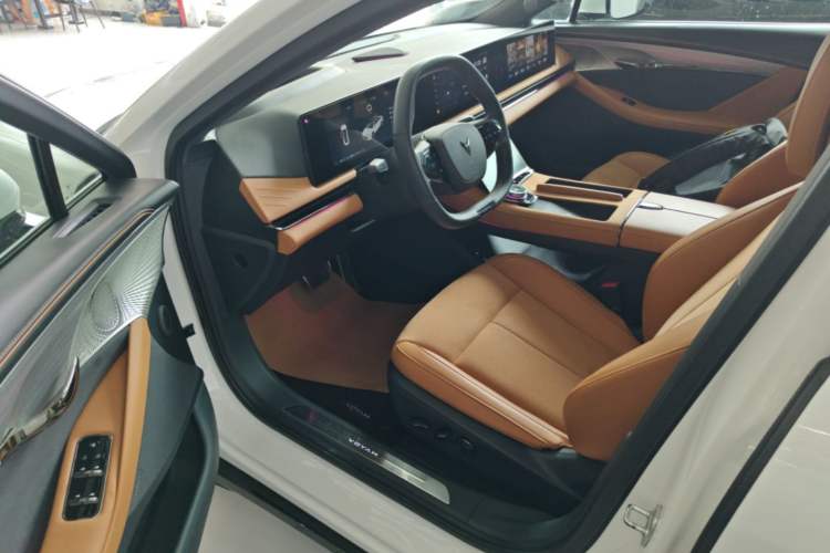 Used VOYAH PASSION 2024 PHEV Four-Wheel Drive Ultra-Long Range Executive Edition Driver Seat