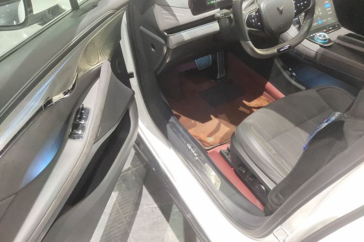 Used VOYAH PASSION 2024 PHEV Four-Wheel Drive Ultra-Long Range Flagship Model Driver Seat