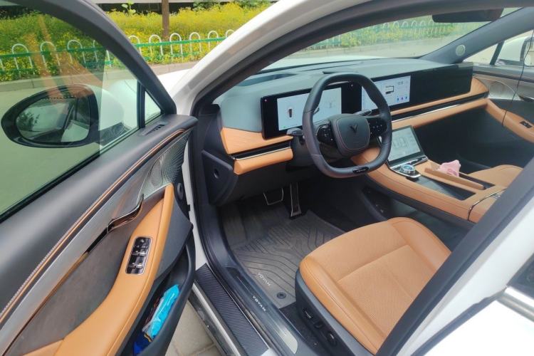 Used VOYAH PASSION 2024 PHEV Four-Wheel Drive Ultra-Long Range Flagship Model Driver Seat