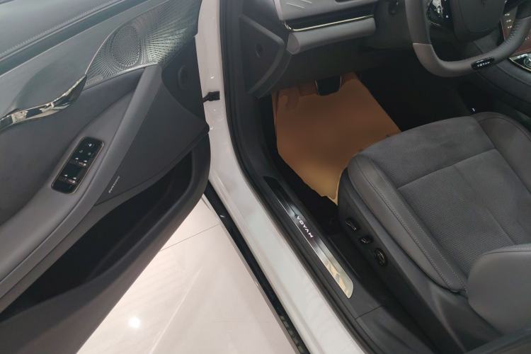 Used VOYAH PASSION 2024 PHEV Four-Wheel Drive Ultra-Long Range Flagship Model Driver Seat
