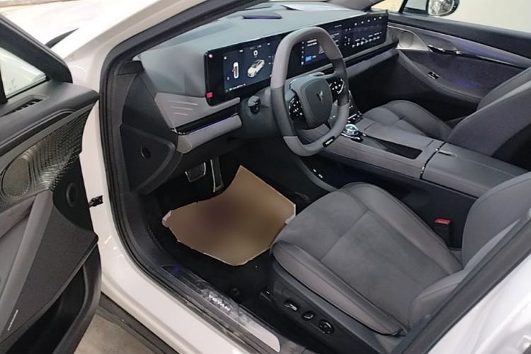 Used VOYAH PASSION 2024 PHEV Four-Wheel Drive Ultra-Long Range Flagship Model Driver Seat